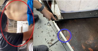 男腳踝卡貨梯吊5樓高 命懸一線！勇警即刻救援「接命」