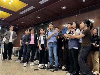 黃捷「開鎖闖會議室」監視器畫面曝光 藍黨團轟：黃賊