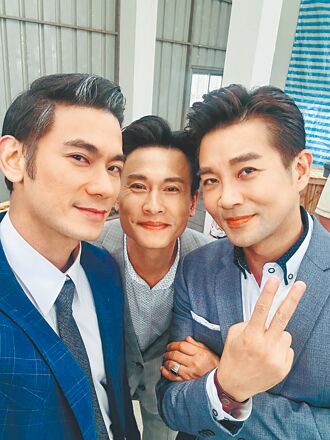 《天道》殺青亮哲校長兼撞鐘忙舞台劇