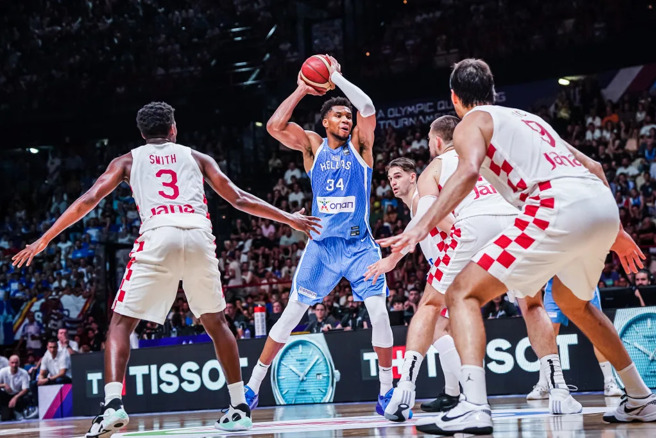 阿提托康波领军希腊拿下巴黎奥运男篮门票。(取自FIBA官网)