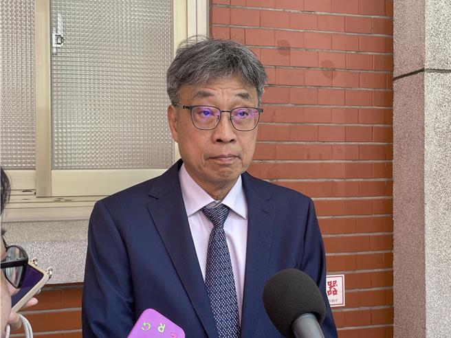 農業部長陳駿季表示，植物診療師名額每年約300位，須通過國家考試，目前沒有考慮公費植物診療師。（蔡佩珈攝）