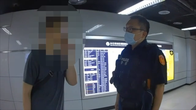 借钱哥台北车站出没，骗好心女1000元隔天就被警方逮捕。（翻摄画面）