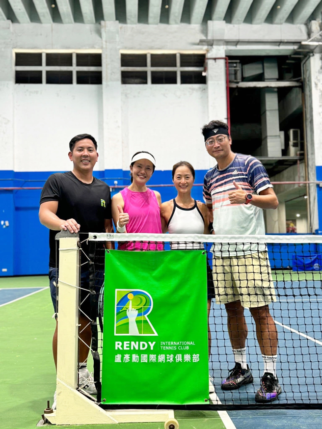 卢威儒分享与贾欣惠合照。（图／翻摄自Lu Wei-Ju脸书）