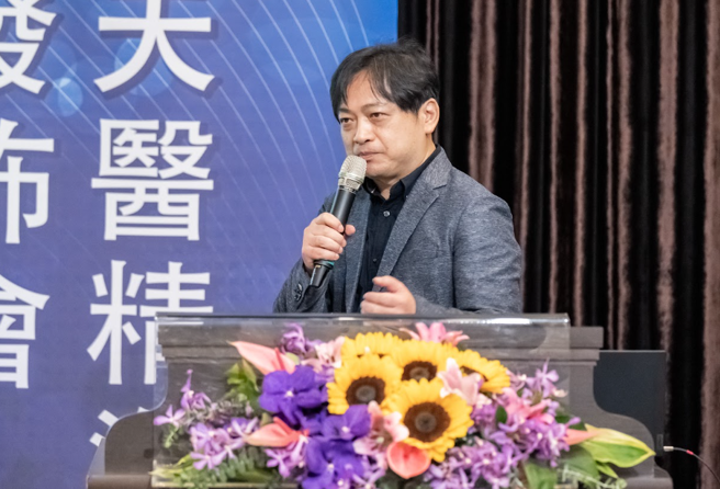 与谈人捷格科技（股）公司董事长暨台湾智慧医养产业协会理事长左典修分享天医精准健康远距医疗与未来医院、平台特点，与本平台关键核心专业医护人员服务优势。(图/天医提供)
