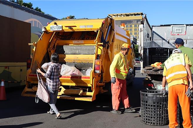 台东市定时定点垃圾清运新增资源回收服务，7月1日启动以来广受好评。（台东市公所提供／萧嘉蕙台东传真）