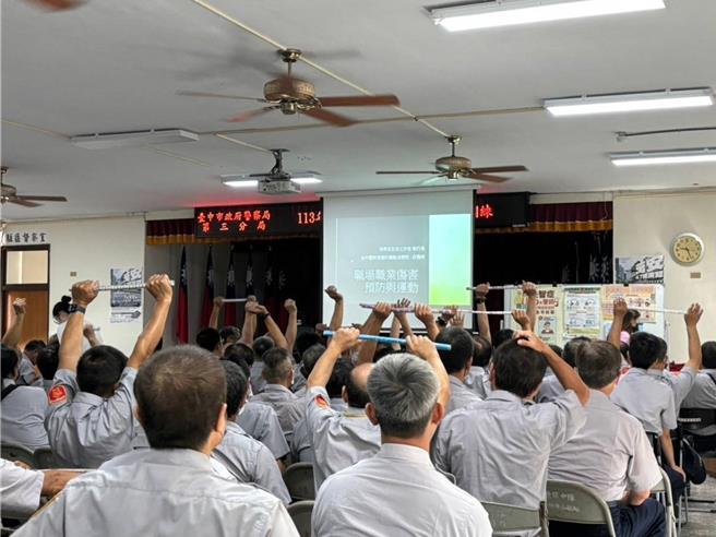 台中第三警分局舉辦義警常訓也添加萬安47號演習協勤任務講習。（台中市警察局第三分局提供）