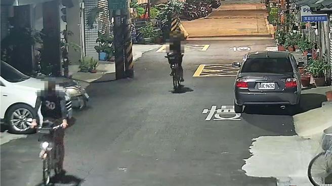 高雄一对夫妻檔缺钱花用，动起歪脑筋骑乘Ubike偷饮料店现金遭逮。（警方提供／任义宇高雄传真）