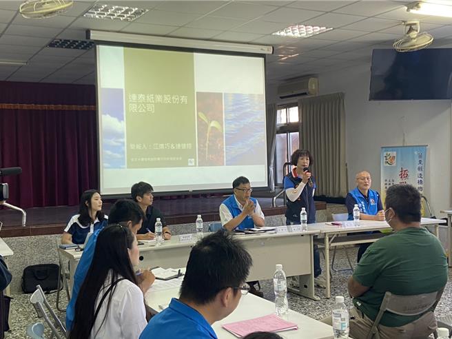 縣議員廖秀紅今天出席說明會為居民發聲。（廖秀紅提供／李京昇苗栗傳真）