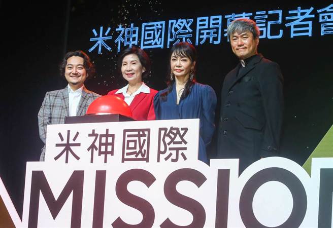 2023年1月米神国际成立，时任四大股东代表远传电信总经理井琪（左2）、群星瑞智董事长柴智屏（右2）、霹雳国际总经理黄亮勛（左1）、宏达数位影业总经理魏宏达（图／中时资料照）