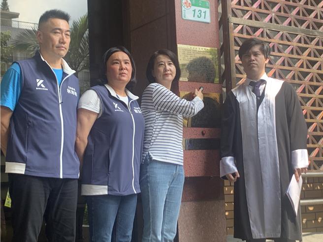 国民党立委王鸿薇今下午赴台北地检署提吿民进党立委林楚茵涉伤害罪。（赖佩璇摄）