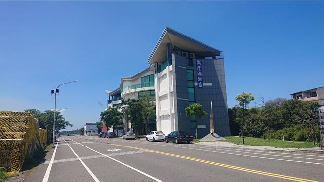 台南市區漁會8日下午將開會討論理事長身故後的治喪事宜，並推派開會主席，以便日後召開會議，補選新任理事長。（程炳璋攝）