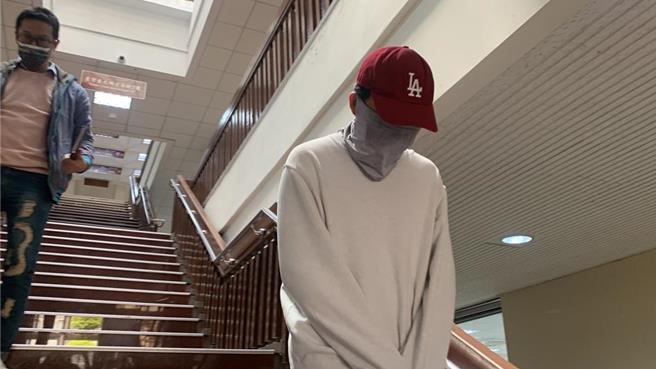 本名黃照岡的「騙扁小子」黃琪趁藝人孫鵬、狄鶯夫妻的兒子孫安佐在美國犯槍砲案回國也要接受調查的機會，假冒歌手張清芳前夫宋學仁秘書介紹律師郭上維，卻「灌水」詐騙（本報資料照片）