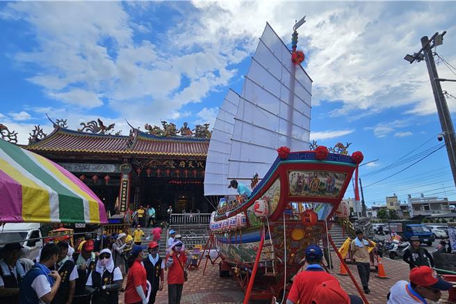 屏東南州迎王8日開水路，9日開始進行6天5夜環台祈福。（羅琦文攝）