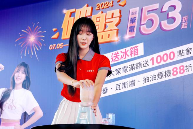 安芝儇亲手制作「养乐多冰沙」。（全国电子提供）