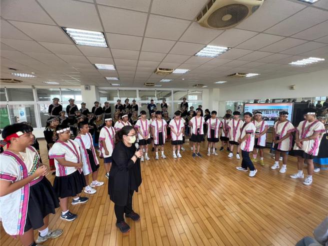 图为尼布恩合唱团表演画面。（图：清景麟集团提供）