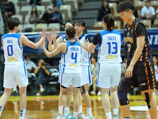 中華男、女籃在瓊斯盃拿到出場賽差了兩千元。(中華籃協提供)