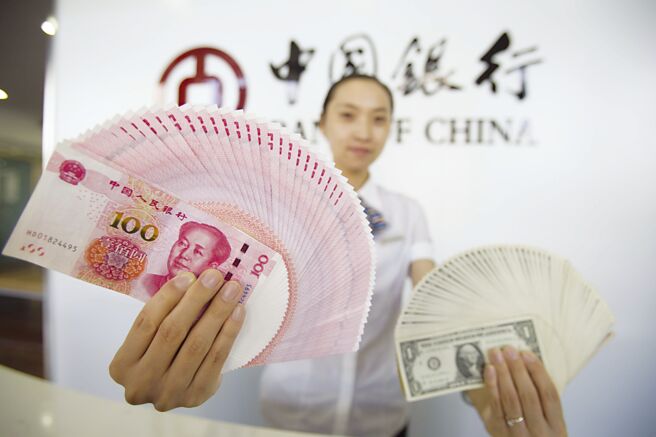 截至6月，大陆外匯存底规模为32,223.6亿美元，较5月末的32,320.4亿美元减少96.8亿美元，降幅0.3％。图／中新社