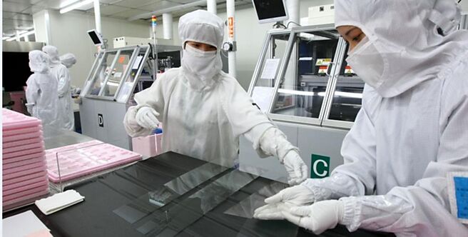 目前iPad系列产品仍由宸鸿和业成供货，业者表示，大客户新品发表，但拉货效应没有立即显现，目前看来第三季旺季拉货成长动能会较明显，预期第三季营收会有所增长。图／本报资料照片