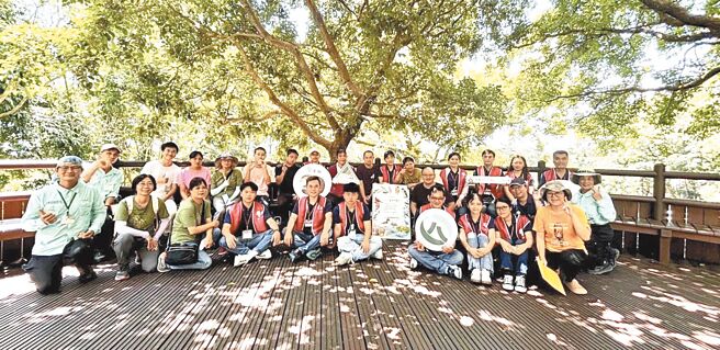 台中银行携手动保团体与教养院生推动生态保育，以实际行动支持意义非凡的生命教育课程。图／台中银行提供