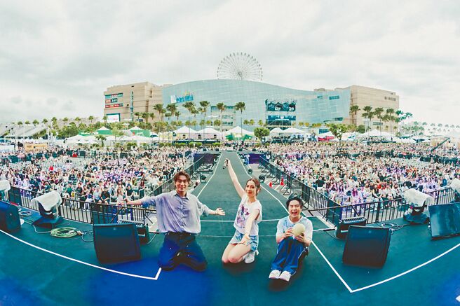 「告五人」7日在高雄啤酒音乐节开唱，吸引大批粉丝支持。（宽宽整合行销提供）饮酒过量有碍健康