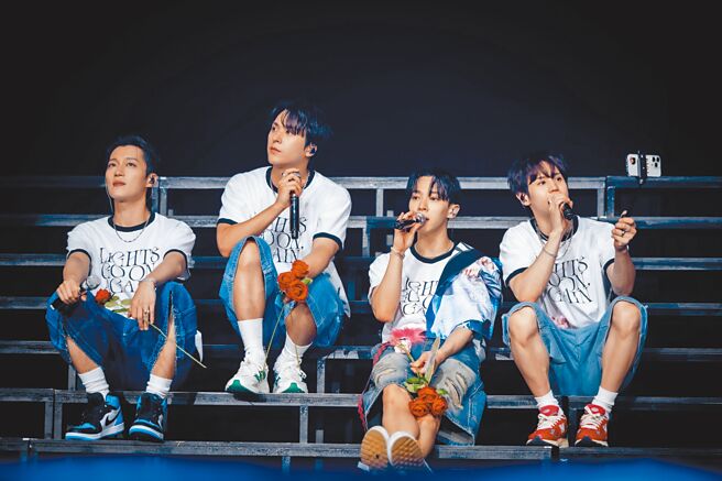 Highlight上周末在高雄流行音樂中心開唱，左起尹斗俊、孫東雲、李起光、梁耀燮。（希林國際提供）