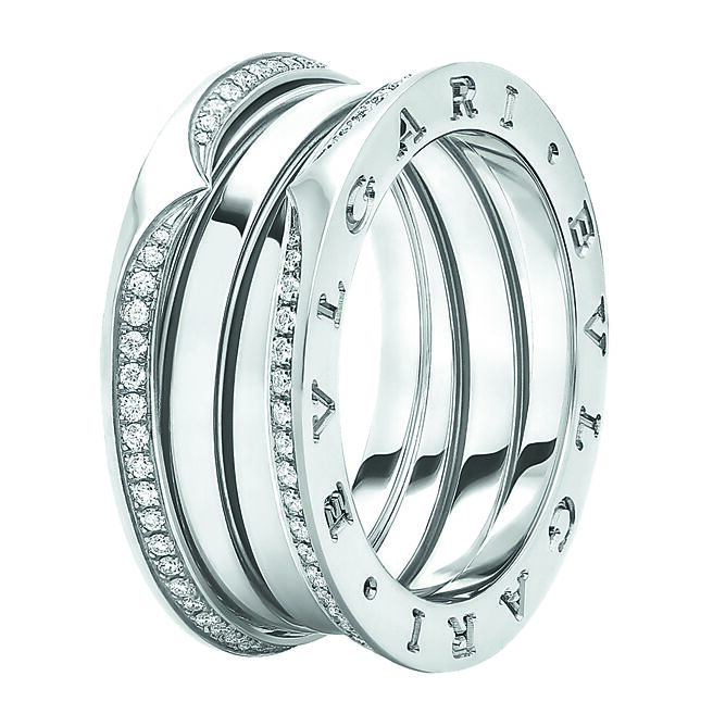 BVLGARI B.ZERO1系列白K金三环镶钻戒指，价格店洽。（BVLGARI提供）