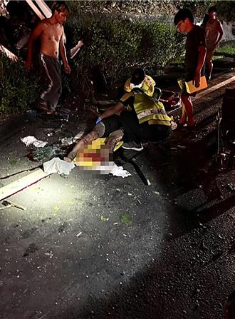台9线货车自撞衝撞山壁「车身分离」  驾驶左腿折断送医