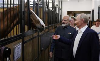 影》普丁一見莫迪熱情擁抱 2人今正式會談引美國關注