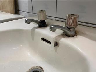 東華大學宿舍「2個月沒熱水」學生洗澡冷到崩潰 校方回應了