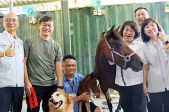 「荣誉市马」Lulu添丁 嘉义市长送月子礼祝贺