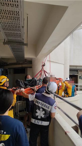 高師大施工不慎工人墜樓　踩破採光罩幸僅受輕傷