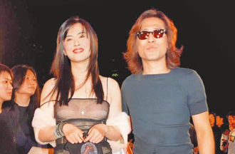 王祖賢「壁咚親吻」齊秦情纏17年！赴加拿大前說完這句不再回台