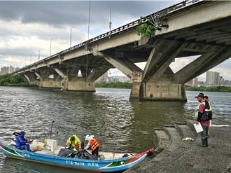 大漢溪驚見魚屍清除逾3千公斤 專家曝可能死因