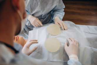 隆乳遭偷拍 女「沒穿衣無碼片」瘋傳！醫院拒道歉這樣說