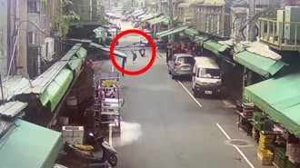 夫妻全靠娘家「金援」　男子行兇抱兒逃亡！最後身影曝