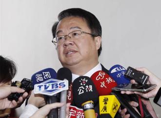 吳秉叡被問這句竟惱羞狂嗆中天  主播傻眼：國會議員的水準