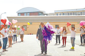 澎湖 神鬼教授假履歷还敛财 涉12案一审有罪