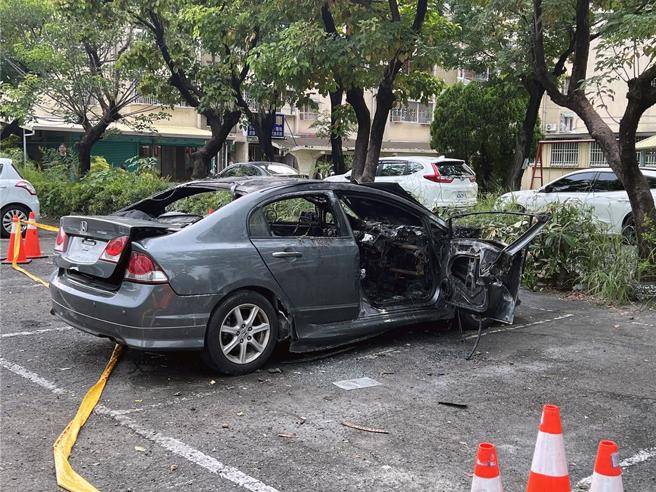 南市区渔会理事长林士杰8日清晨在台南市南区新乐路住处门前被伏击开枪身亡，专案小组在距离案发现场不远的南区新建路53巷内公有收费路外停车场找到歹徒作案车，但已被焚毁。（中时资料照，洪荣志摄）
