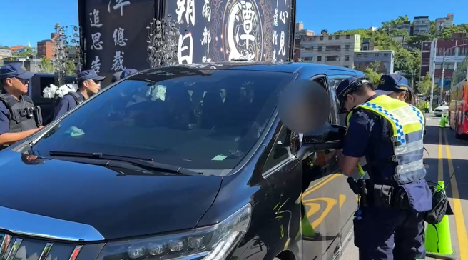 警方在活动现场及周边主要道路，加强情搜、巡逻及临检。（图 / 刘咏韵翻摄）