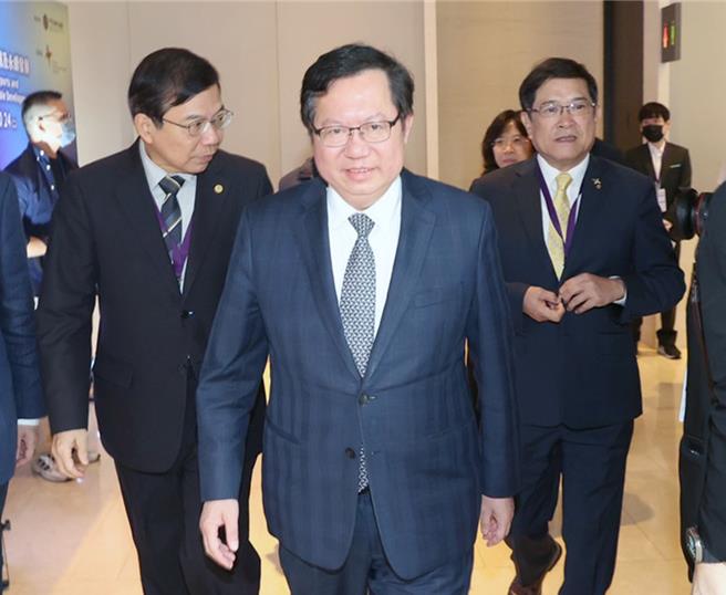 前海基会董事长郑文灿涉嫌在桃园市长任内「变更林口特定区计画－工五工业区扩大方案」中收贿500万元，桃园地检署6日声押，法院裁定500万元交保，经抗告后，法院9日仍认为无羁押必要，再加700万元，以1200万元交保，检方当庭提抗告。（本报资料照片）