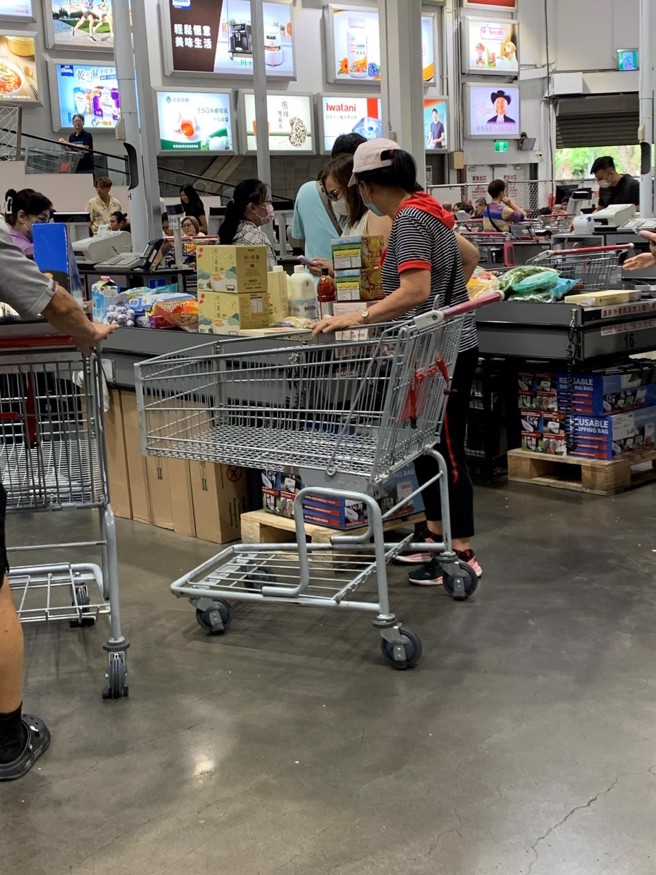 雀巢纯拿铁，可以直接用冰水冲泡，对于生活繁忙的现代人来说十分方便；而且咖啡香十足，喝起来奶与咖啡味都浓郁。(图片来源:网友朱立君提供)