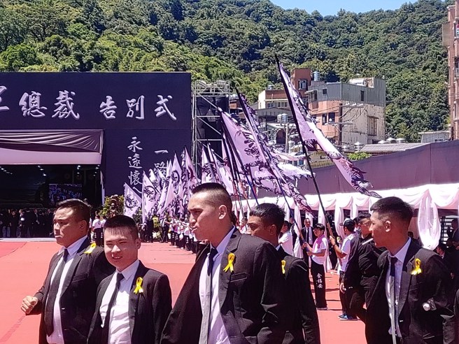 天道盟发起人、太阳会精神领袖吴桐潭罹癌病逝，今上午于家乡基隆六合停车场的灵堂举办告别式。（吴振煌摄影）