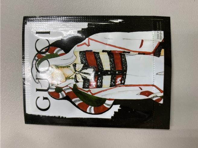 台中刑大破获毒品分装场，毒品咖啡包包装上还印有精品字样，藉此吸引买家目光，提高销售量。（台中市刑警大队提供／李易昌台中传真）