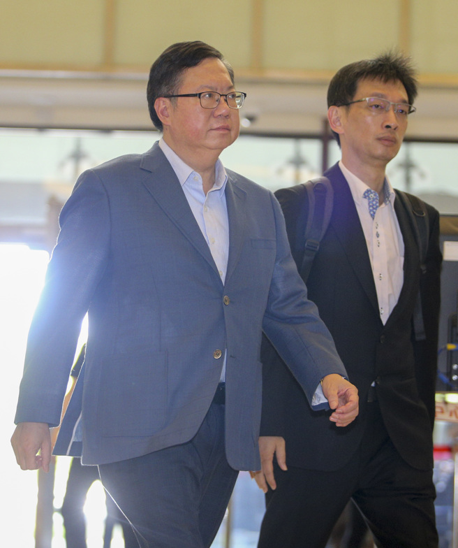 郑文灿交保裁定被撤销，法官9日上午10时重新召开羁押庭；郑文灿在10许抵达桃园地方法院，面对媒体询问，他面色凝重不发一语走入院区。（陈麒全摄）