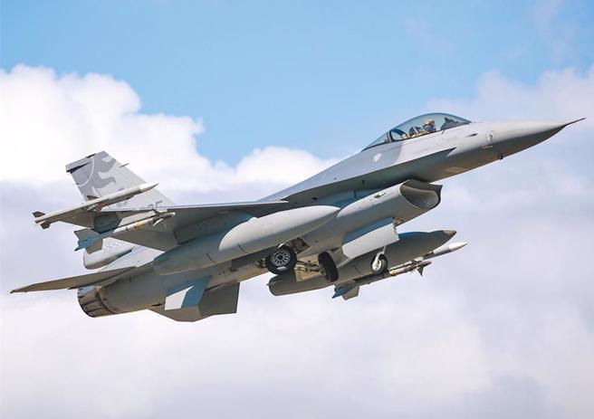 图为国军F-16战机资料照。（军闻社）
