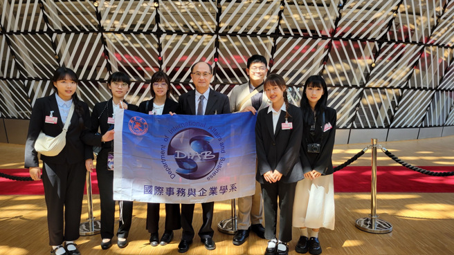 国际事务与企业学系申请教育部「学海筑豪/新南向学海筑梦计画」补助。让学生在暑假赴海外学校或机构实习。(照片/南华大学提供)