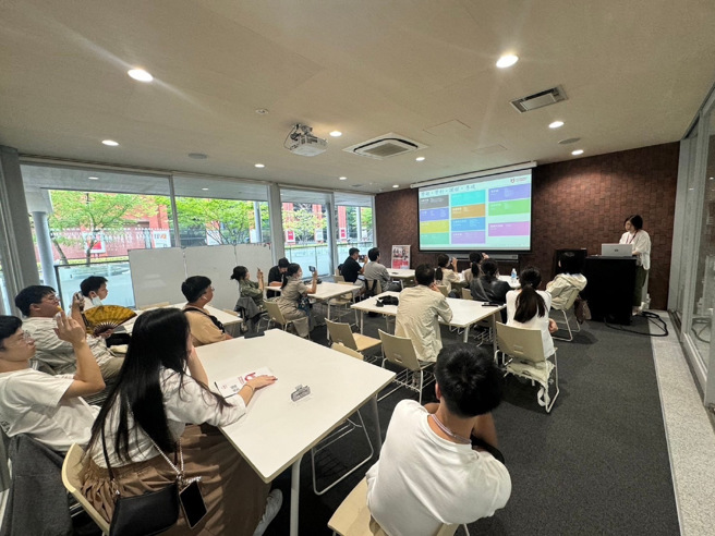 为了鼓励学生多去海外交换和实习，南华大学规划了英文课程，增加学生的语言能力。(照片/南华大学提供)