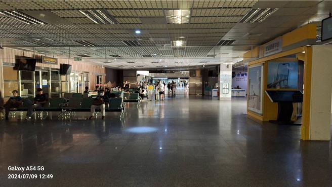 台電金門塔山發電廠今（9）日中午疑似因機組跳脫，造成全島多達40703用戶無預警停電，怨聲四起。（民眾提供）