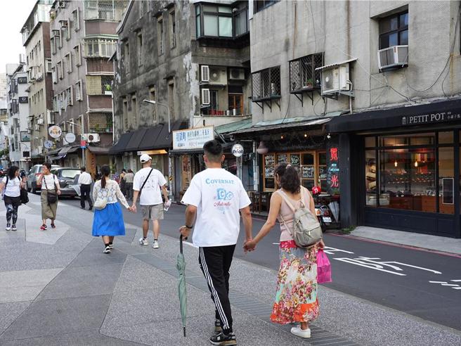 以北捷中山站为中心发展的「南西心中山商圈」近年来蓬勃发展。(黄敬文摄)