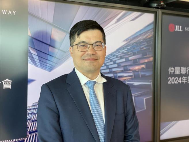 侯文信今天表示，台北绿建筑楼板面积高居大中华榜首！占比达54％。图∕蔡惠芳